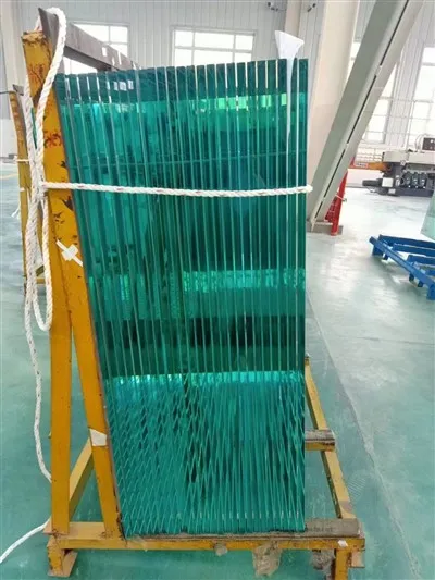 Sticlă securizată cu conținut scăzut de fier